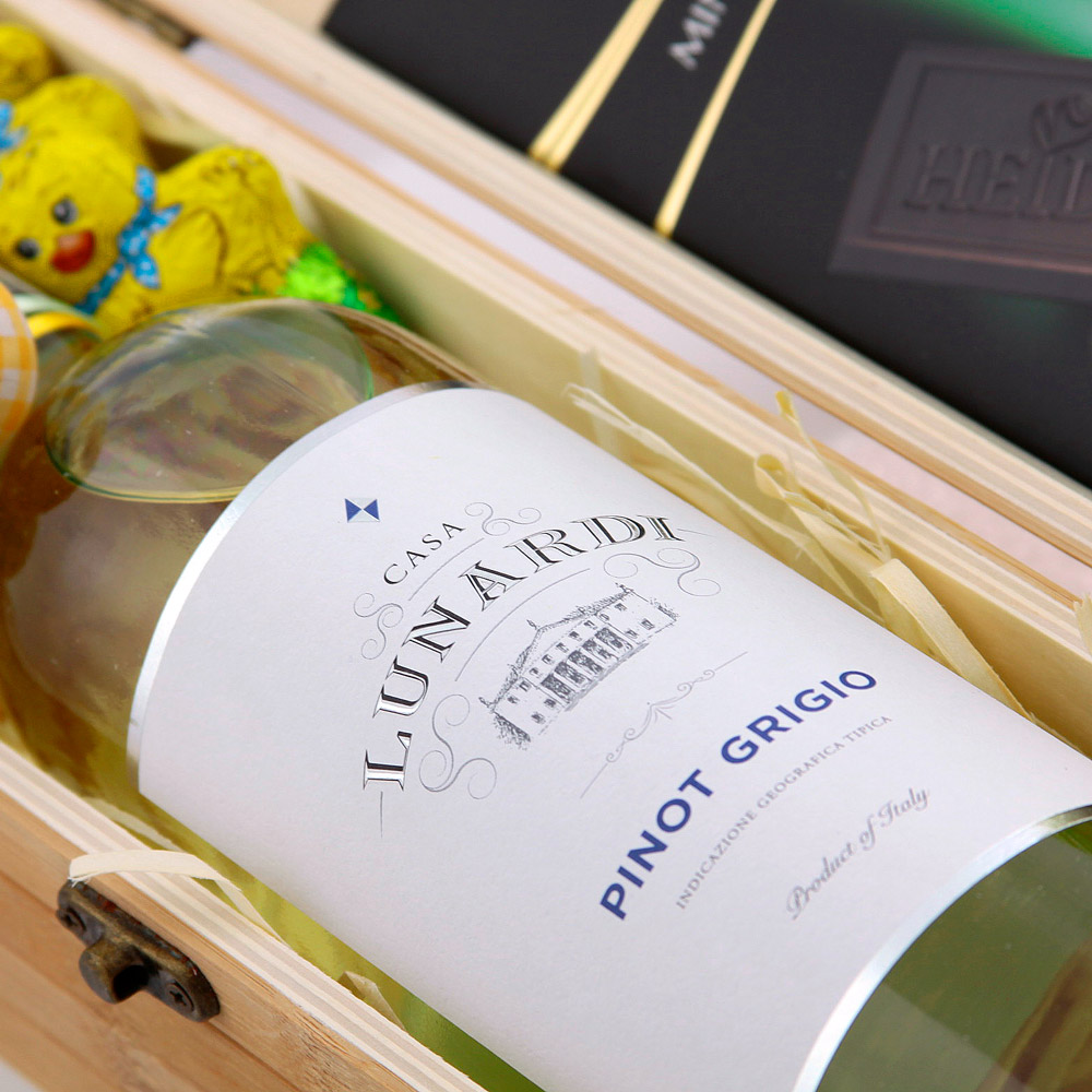 wino biale w skrzynce ozdobnej